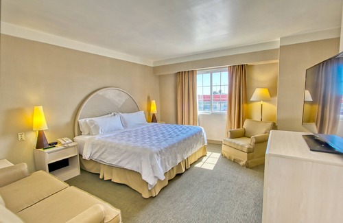 Leon Hotel | Holiday Inn Convention Center by IHG