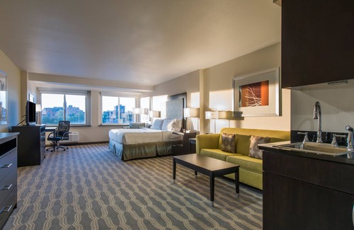 Colorado Springs Hotel | Holiday Inn Express & Suites Colorado Springs Central by IHG