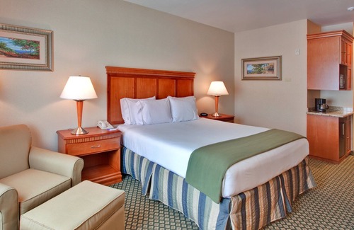 Rancho Cucamonga Hotel | Holiday Inn Express & Suites Rancho Cucamonga by IHG
