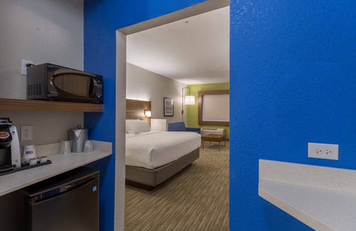 San Marcos Hotel | Holiday Inn Express and Suites San Marcos South by IHG