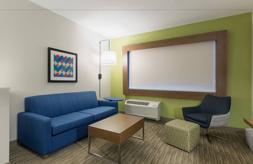 San Marcos Hotel | Holiday Inn Express and Suites San Marcos South by IHG