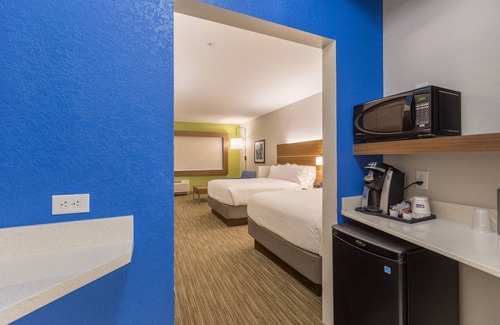 San Marcos Hotel | Holiday Inn Express and Suites San Marcos South by IHG