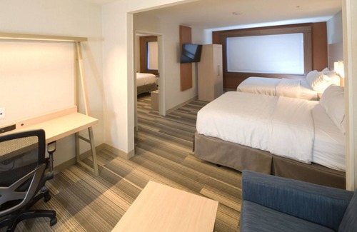 Portage Hotel | Holiday Inn Express and Suites Portage by IHG