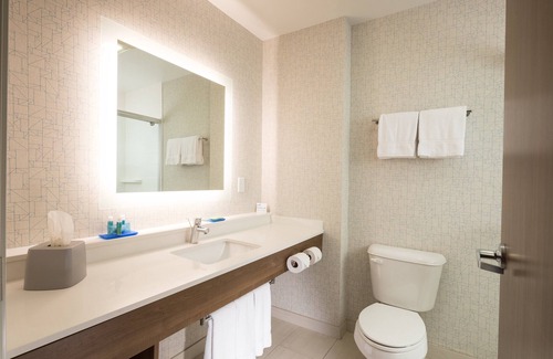 Portage Hotel | Holiday Inn Express and Suites Portage by IHG