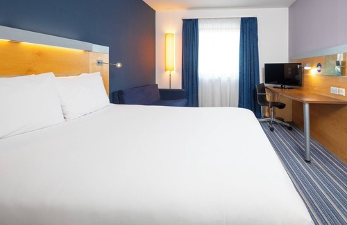 Bedford Hotel | Holiday Inn Express Bedford by IHG