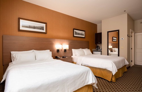 Mont-Tremblant Pedestrian Village Hotel | Holiday Inn Express and Suites Tremblant by IHG
