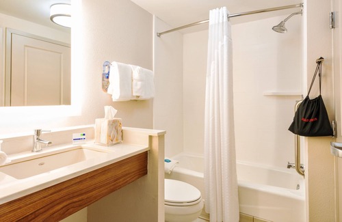 West Ashley Hotel | Holiday Inn Express Charleston by IHG