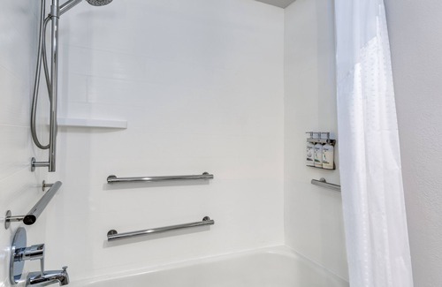 Highpoint Hotel | Holiday Inn Express Clearwater East - Icot Center by IHG