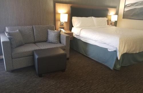 Downtown Edmonton Hotel | Holiday Inn Express Edmonton Downtown by IHG