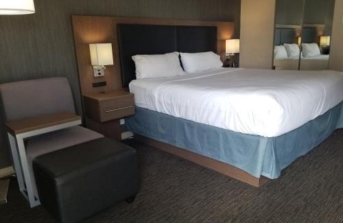 Downtown Edmonton Hotel | Holiday Inn Express Edmonton Downtown by IHG
