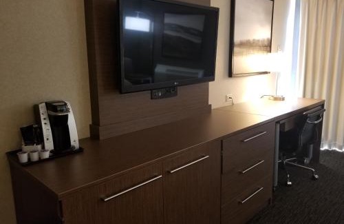 Downtown Edmonton Hotel | Holiday Inn Express Edmonton Downtown by IHG