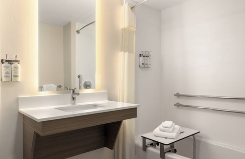 Terry Sanford Hotel | Holiday Inn Express Fayetteville – Fort Bragg by IHG