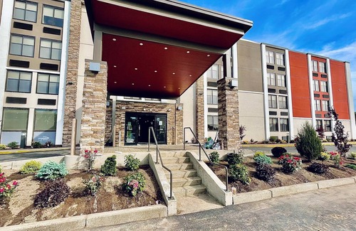 Fall River Hotel | Holiday Inn Express Fall River North by IHG