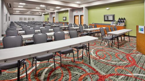 Fremont Hotel | Holiday Inn Express Fremont by IHG