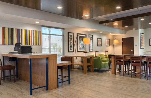 Northwest Anaheim Hotel | Holiday Inn Express Fullerton-Anaheim by IHG