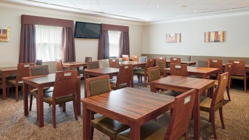 Glenrothes Hotel | Holiday Inn Express Glenrothes by IHG
