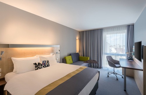 Guetersloh Hotel | Holiday Inn Express Guetersloh by IHG