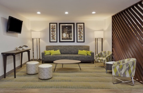 Phenix City Hotel | Holiday Inn Express Hotel & Suites Phenix City - Columbus by IHG
