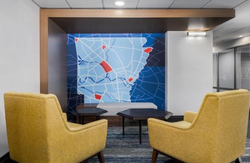 Bentonville Hotel | Holiday Inn Express Hotel & Suites Bentonville by IHG