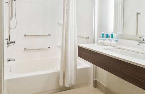 Bentonville Hotel | Holiday Inn Express Hotel & Suites Bentonville by IHG