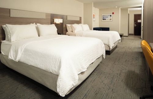 St. Charles Hotel | Holiday Inn Express Hotel and Suites St. Charles by IHG
