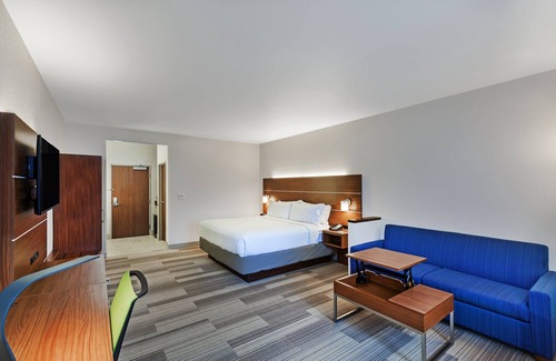 Lewisville Hotel | Holiday Inn Express Hotel & Suites Dallas Lewisville by IHG