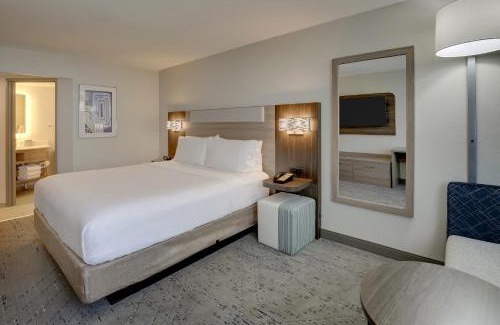 Branson Theater District Hotel | Holiday Inn Express Hotel & Suites Branson 76 Central by IHG