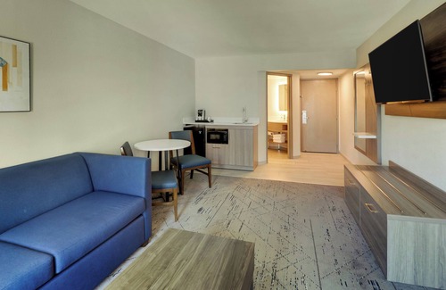 Branson Hotel | Holiday Inn Express Hotel & Suites Branson 76 Central by IHG