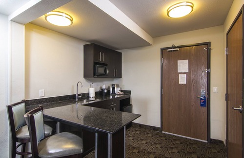 Carlsbad Hotel | Holiday Inn Express Hotel & Suites Carlsbad Beach by IHG