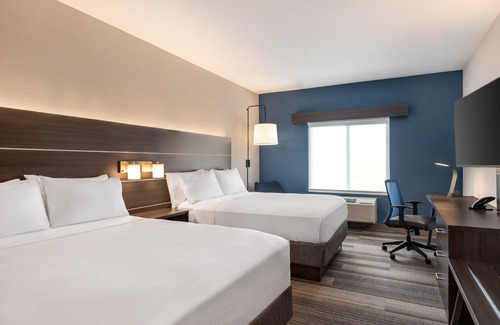Dupont Hotel | Holiday Inn Express Hotel & Suites Denver Airport by IHG