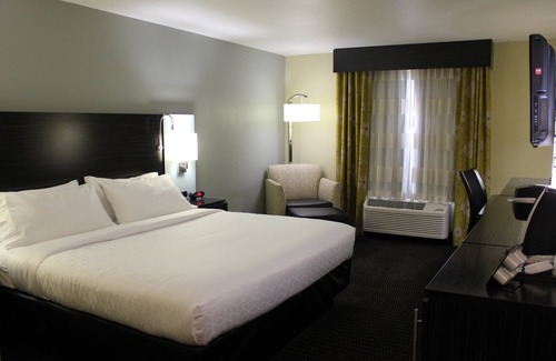 Marion Hotel | Holiday Inn Express Hotel & Suites Marion Northeast by IHG