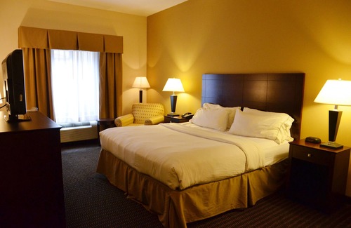 Sidney Hotel | Holiday Inn Express Hotel & Suites Sidney by IHG