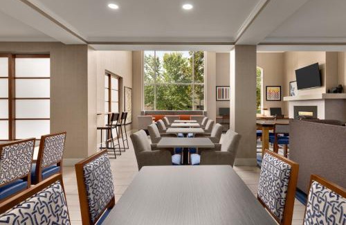 Auburn Hotel | Holiday Inn Express Hotel & Suites Auburn - University Area by IHG
