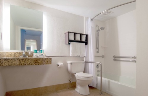 Nashville Hotel | Holiday Inn Express Hotel & Suites Spence Lane by IHG