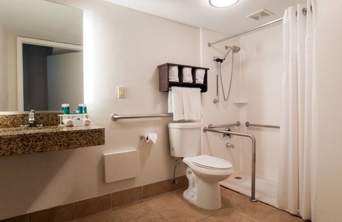 Nashville Hotel | Holiday Inn Express Hotel & Suites Spence Lane by IHG