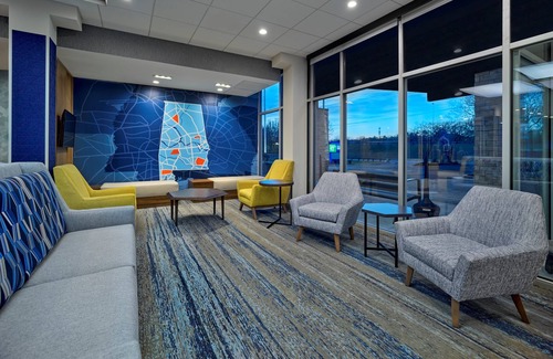 Huntsville Hotel | Holiday Inn Express Huntsville Space Center by IHG