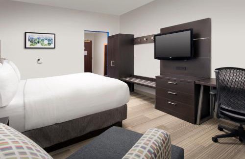 Knoxville Hotel | Holiday Inn Express Knoxville-Strawberry Plains by IHG