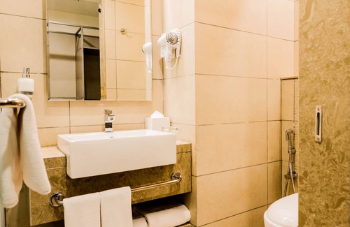 Kolkata Hotel | Holiday Inn Express Kolkata Airport by IHG