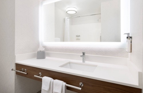 Las Vegas Hotel | Holiday Inn Express Las Vegas - Stadium Area by IHG