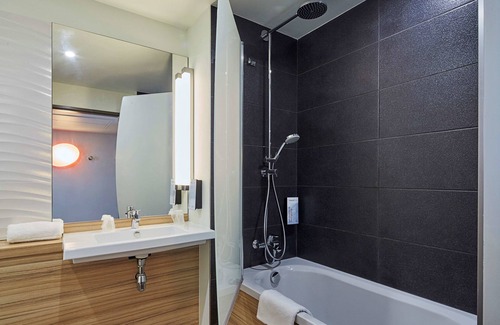 Sainte Marie - Saint Leon Hotel | Holiday Inn Express Le Havre – Centre by IHG