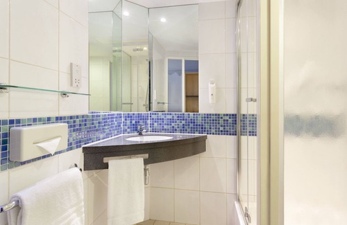 Canning Town South Hotel | Holiday Inn Express London-Royal Docks, Docklands by IHG