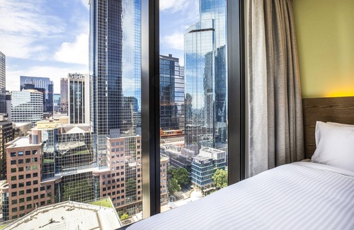 Melbourne Central Business District Hotel | Holiday Inn Express Melbourne Little Collins by IHG