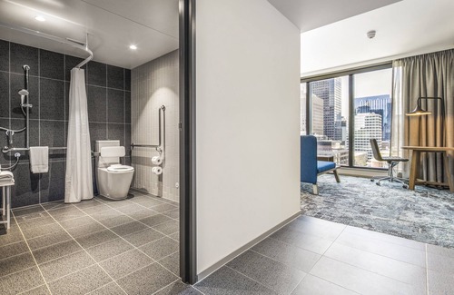 Melbourne Central Business District Hotel | Holiday Inn Express Melbourne Little Collins by IHG