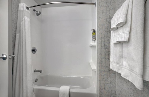 East Town Hotel | Holiday Inn Express - Milwaukee Downtown by IHG
