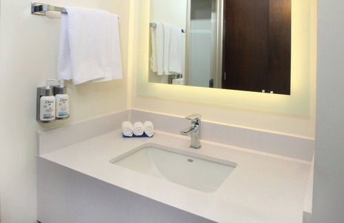 Monterrey Hotel | Holiday Inn Express Monterrey Galerias by IHG