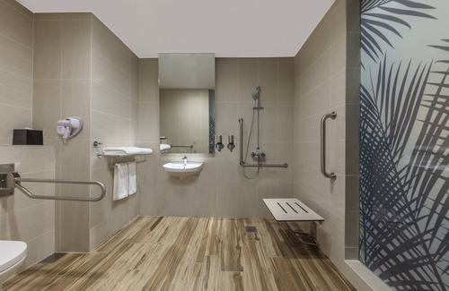 Downtown Kota Kinabalu Hotel | Holiday Inn Express Kota Kinabalu City Centre by IHG