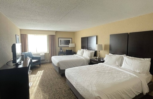 Old City Hotel | Holiday Inn Express Philadelphia - Penns Landing by IHG