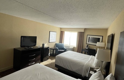 Old City Hotel | Holiday Inn Express Philadelphia - Penns Landing by IHG