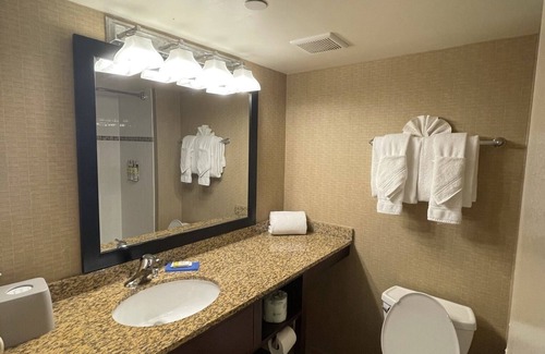 Old City Hotel | Holiday Inn Express Philadelphia - Penns Landing by IHG