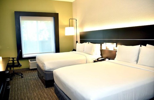Windsor Hotel | Holiday Inn Express® Windsor Sonoma Wine Country by IHG